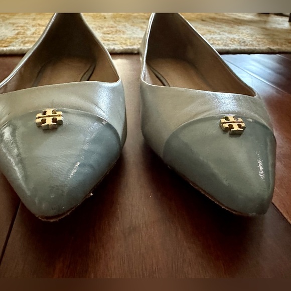 Tory Burch Fairfield Blue Gold Leather Pointed Cap Toe Pumps - Picture 4 of 5